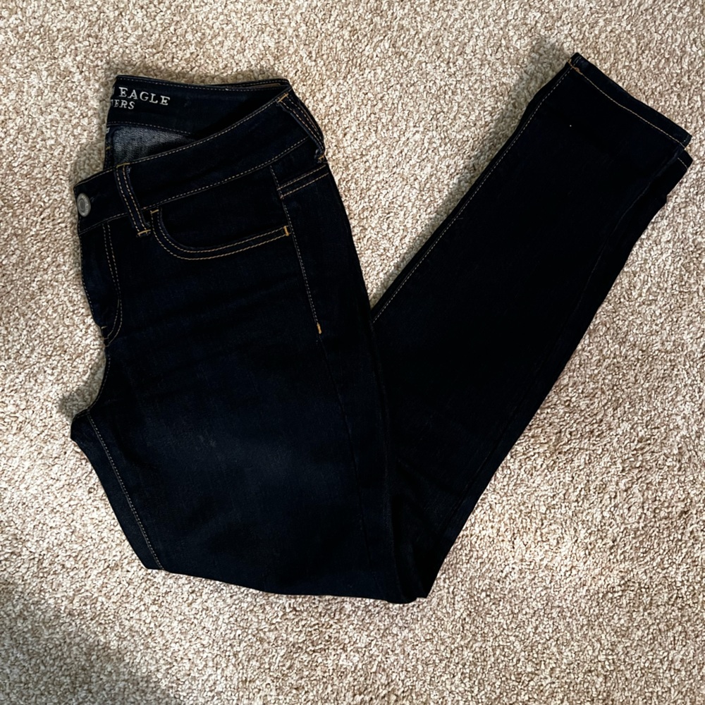 American Eagle skinny Jean dark wash low rise size 4 short
